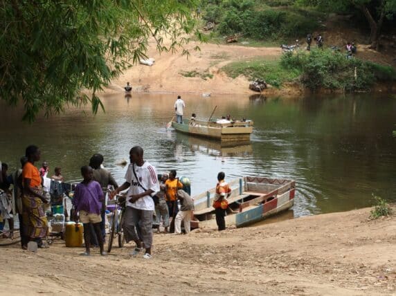 Displaced people crossing the border from the Ivory Coast to Liberia