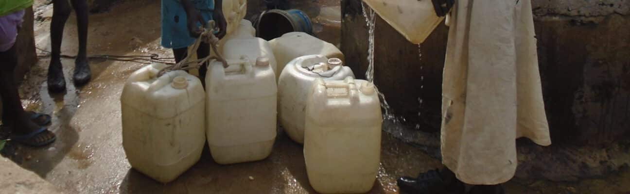 Children collecting water in Sudan
